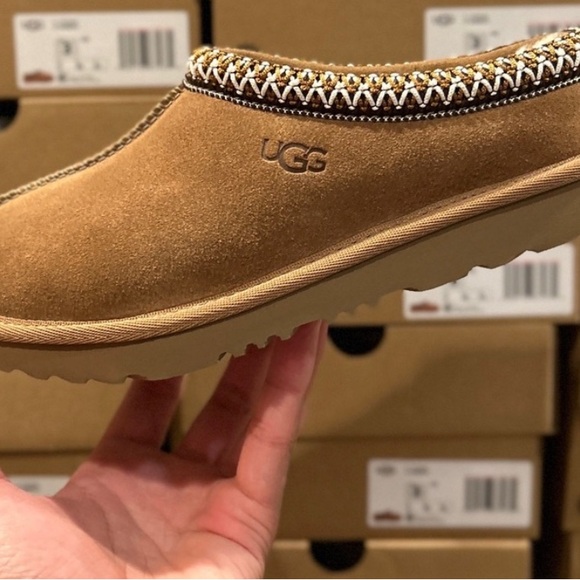 Ugg tasmin slippers. NWT. Box included. - Picture 3 of 5